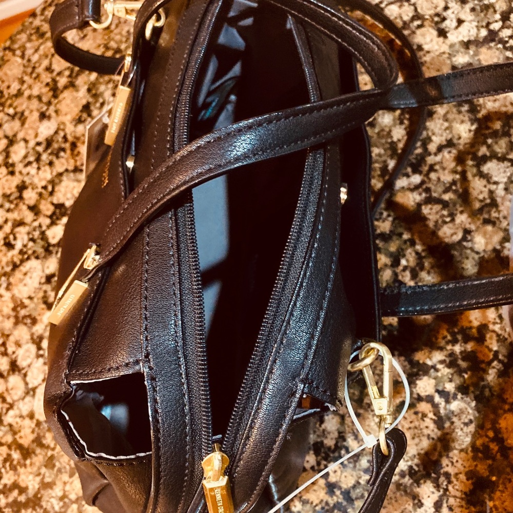 Kenneth Cole Reaction Gorgeous & Classy hand bag. - Picture 13 of 16